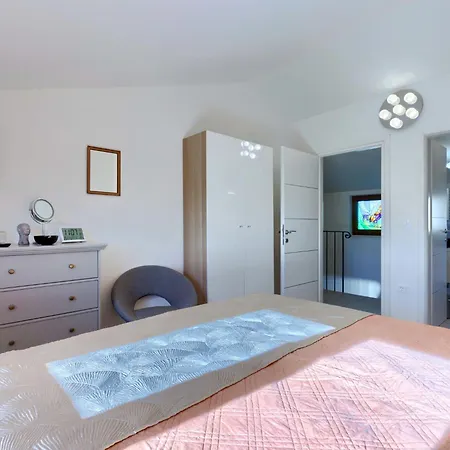 Feriehus Lora By Interhome Kršan