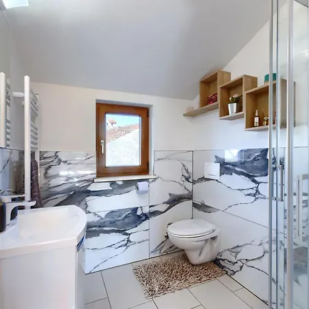 Lora By Interhome Feriehus Kršan