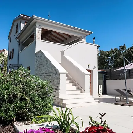 Holiday home Lora By Interhome