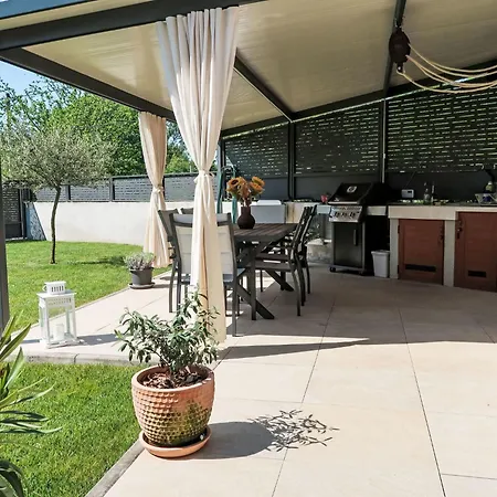 Holiday home Lora By Interhome