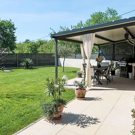 Holiday home Lora By Interhome