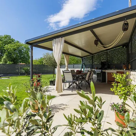 Feriehus Lora By Interhome