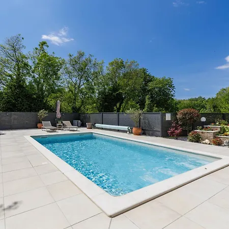 Lora By Interhome Feriehus Kršan