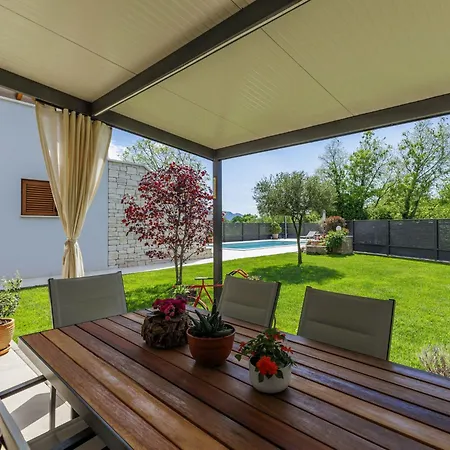 Lora By Interhome Kršan