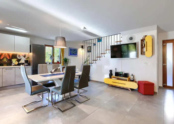 Lora By Interhome Kršan