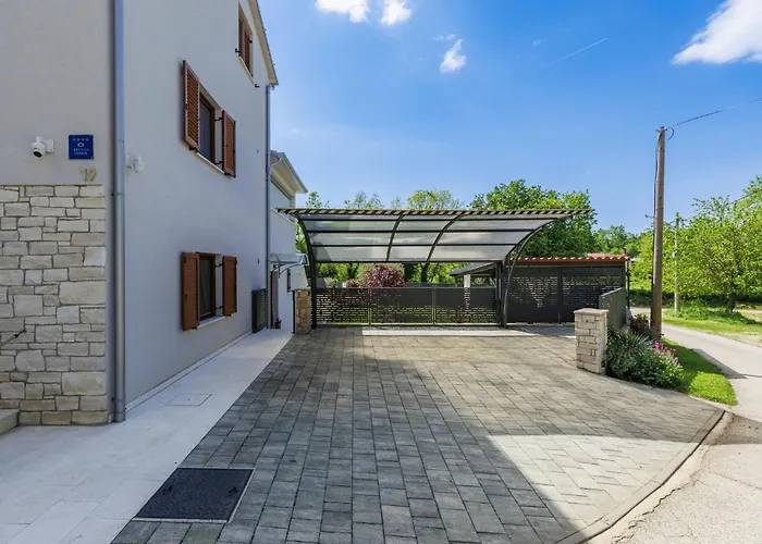 Vakantiehuis Lora By Interhome *
