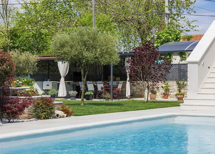 Lora By Interhome