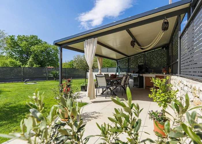 Vakantiehuis Lora By Interhome